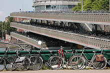 Het 3 verdiepingen hoge fietskavel in Amsterdam