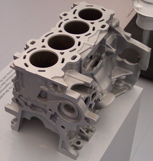 Блок 4-цилиндрового двигателя изготовлен из алюминия