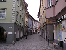 The middle section of Werdenbergerstrasse designed as a pedestrian zone before the reconstruction of the Kronenhaus (house behind the post)