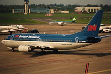 Een British Midland Boeing 737-300 op Dublin Airport in 1994.  