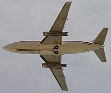 Een Boeing 737-200 Advanced van onderen. Dit is eigenlijk de T-43 van de Amerikaanse luchtmacht.  