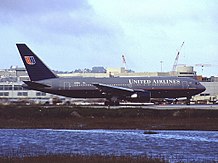 Het gekaapte vliegtuig op San Francisco International Airport in 1999.