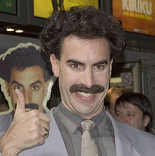 Sacha Baron Cohen die optreedt als Borat   