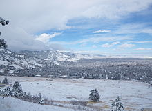A queda de neve é comum em Boulder durante todo o inverno