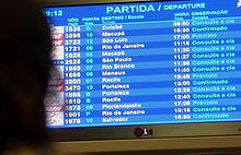 Lidojumu informācijas displeja sistēma lidostā, kurā redzami aizkavēti lidojumi pēc CINDACTA I lidlaukā notikuša aprīkojuma defekta.