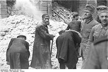 Polish residents, presumably Jews, cleaning up bombed Warsaw (September/October 1939)