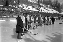 Jogo de hóquei no gelo durante os Jogos Olímpicos de Inverno de 1928 em St. Moritz