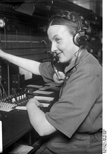 A telephone operator at work (1930)