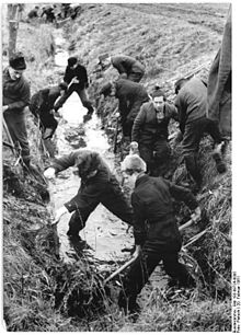 Clearing of a drainage ditch 1951 in Mecklenburg