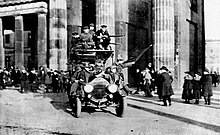 November Revolution: Revolutionary soldiers in front of Brandenburg Gate in Berlin on November 9