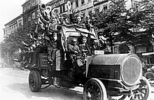Reservists on trucks, Berlin, 1914