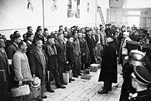 Propaganda photo: Release of prisoners in the course of a "mercy action" at Christmas 1933