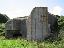 Het parlement van Alderney wil geen officieel monument voor de bezetting, dus blijven er alleen oude bunkers zoals deze over.
