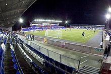Caledonian Stadium, stadion v Inverness. Tento stadion nesplňoval minimální standardy. To zabránilo Inverness v postupu do SPL.