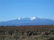Der Canigou (2785 m) von der Nähe von Perpignan aus gesehen