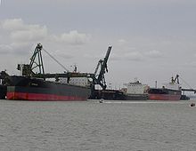 Vrachtschepen in de haven van Gladstone 2010