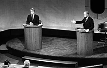 Carter e o Presidente Gerald Ford a debater em Filadélfia
