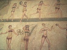 Een mozaïek in een villa op Sicilië laat zien wat Romeinse meisjes in de oudheid droegen als ze aan sport deden.