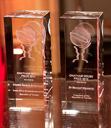 Les cristaux du prix Chatham House 2012 remis au président Moncef Marzouki et au cheikh Rached Ghannouchi