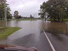 Een overstroomde straat in Warwick