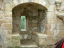 Typical medieval "window niche" with stone lintel: recognizable are stone lintel made of cleanly smoothed ashlar in the quarry stone masonry, stone window sill and heavy window lintel, and a rabbet to fasten the window closure.