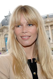 Claudia Schiffer in a Chanel outfit as guest at the Chanel Prêt-à-porter show F/S 2010 (2009)