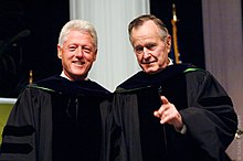 Bush con Bill Clinton nel 2006