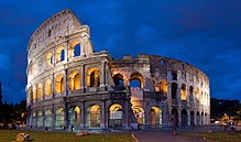Koloseum w Rzymie. Jego pierwotna nazwa to Amfiteatr Flawandzki, budowany za czasów dynastii Flawiuszów, cesarskiej rodziny Starożytnego Rzymu.