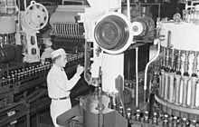 Fábrica de engarrafamento da Coca-Cola. 8 de janeiro de 1941, Montreal, Canadá.