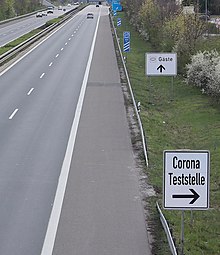Notice of the "drive-in" COVID-19 test site for Fürth and Fürth County on Federal Highway 73 on April 12, 2020.