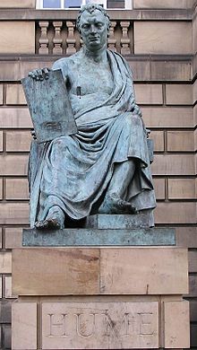 Standbeeld van David Hume, in Edinburgh, Schotland.  