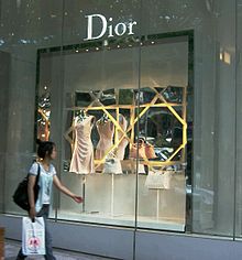 Un butic de modă Christian Dior