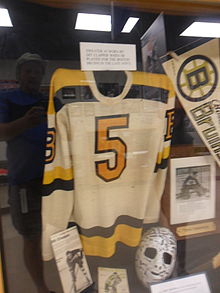 Clapper's nr. 5 trui te zien in de International Hockey Hall of Fame