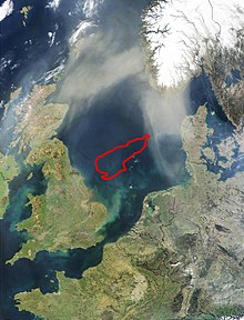 Satelliittikuva Pohjanmerestä. Punaisella merkitty alue on Doggerbank.  