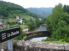 Reka Dourbie pri Saint-Jean-du-Bruel
