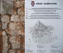 Information board in Dubrovnik: Plan of the old town with damages caused by the attacks of the Yugoslavian army and Serbian-Montenegrin troops on the old town of Dubrovnik in 1991 and 1992.