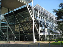 Le siège européen des arts électroniques à Chertsey, dans le Surrey, a été utilisé comme Institut Klein & Utterson
