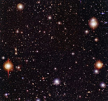 Trefarvet sammensat billede af Chandra Deep Field South (CDF-S), optaget med Wide Field Imager på 2,2-m MPG/ESO-teleskopet på ESO La Silla-observatoriet (Chile).