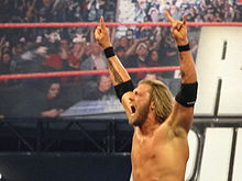 Ο Edge μετά τη νίκη του στον αγώνα Royal Rumble.