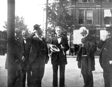Cope está no meio do quadro. A exposição foi feita na reunião da Associação Americana para o Progresso da Ciência de 1896 em Buffalo. p830