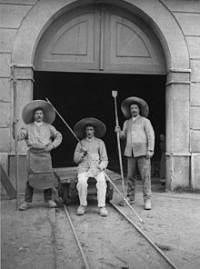 Blast furnace worker in iron ore, 1910