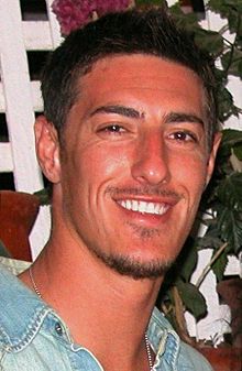 Eric Balfour with his prominent chin