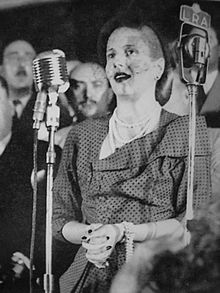 Eva Perón reclama el voto femenino en 1947.