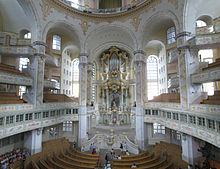 All'interno della Frauenkirche (Chiesa di Nostra Signora) di Dresda.