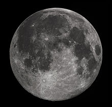 Eftersom månen är tidsbundna är endast en sida synlig från jorden.
