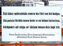 Trilingual sign at the ferry across the Aurajoki: Turku dialect, Finnish and Swedish