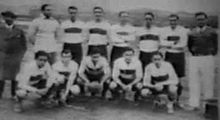 Ekipa pozira v Evropi med turnejo leta 1931.