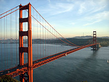Podul Golden Gate traversează Golden Gate, Golful San Francisco - unul dintre cele mai faimoase poduri din lume.