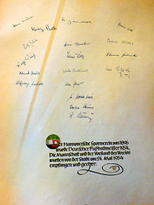 Hannover 96 signed the Golden Book of the City of Hannover as German Football Champions in 1954