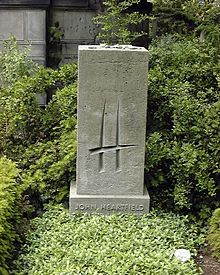 ジョン・ハートフィールドの墓（ベルリン